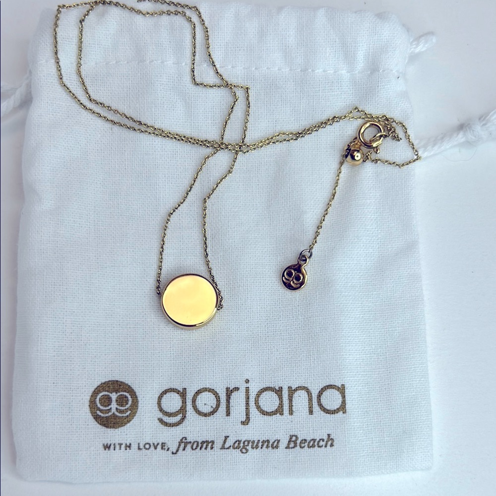 NWOT Gorjana gold necklace with circle pendant